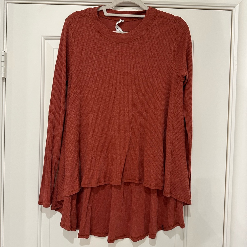 Lululemon Dare to Drape Long Sleeve in Rustic Clay
Size medium